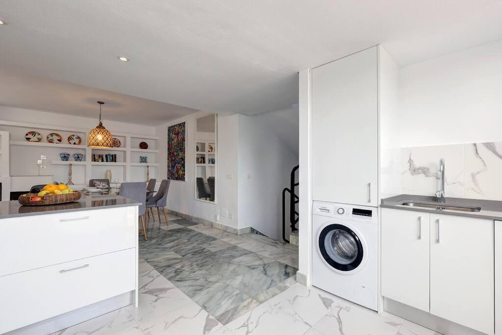4 Bedroom Townhouse 200 Meters From The Beach! Estepona