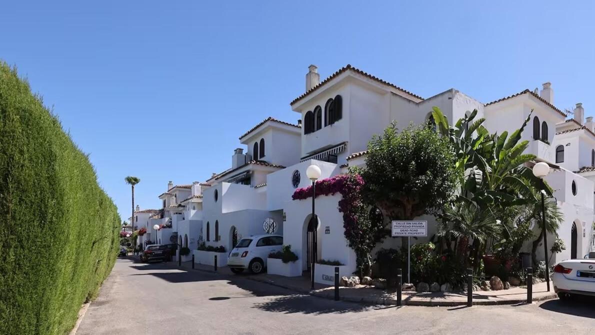 4 Bedroom Townhouse 200 Meters From The Beach! Appartement Estepona